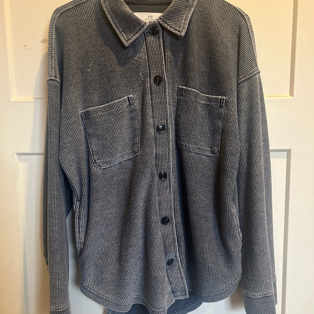 Button-Up oversized perfect fall top